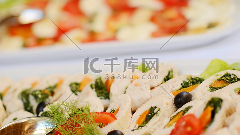 许多消费者在选购坚果炒货时容易陷入以下误区：