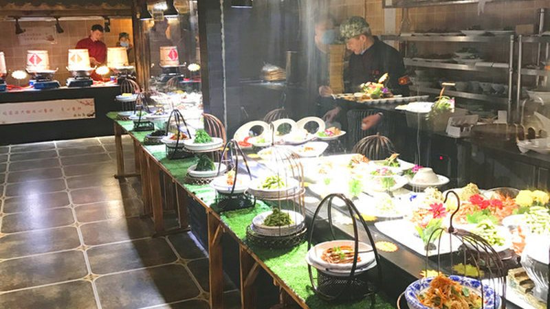 在选购蜜饯果干时，配料表是判断其品质的重要依据。消费者应关注以下几点：